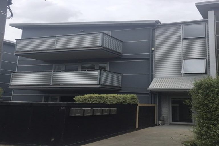Photo of property in 10/16 Hutcheson Street, Sydenham, Christchurch, 8023