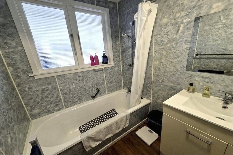 Photo of property in 3 Lowestoft Street, Balclutha, 9230