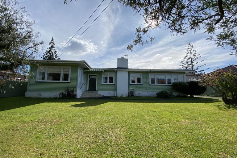 Photo of property in 16 Nicholson Avenue, Papatoetoe, Auckland, 2025