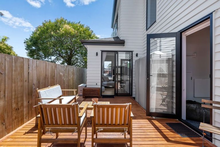 Photo of property in 27d Taipari Road, Te Atatu Peninsula, Auckland, 0610