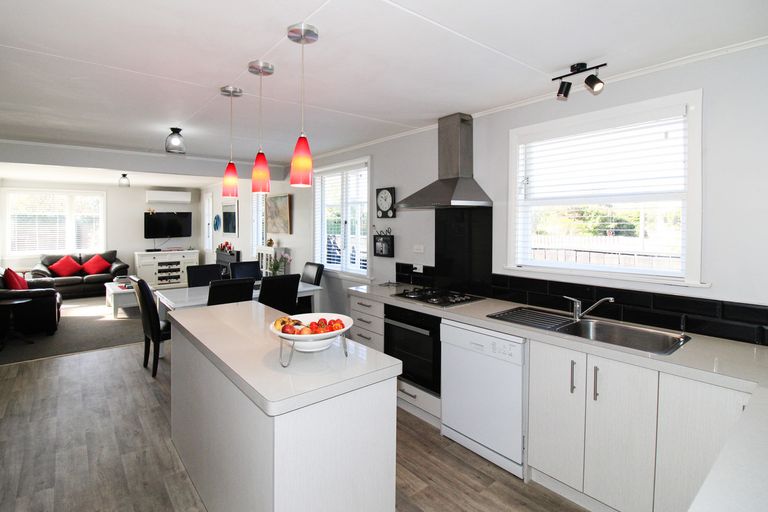 Photo of property in 21 Kent Street, Carterton, 5713