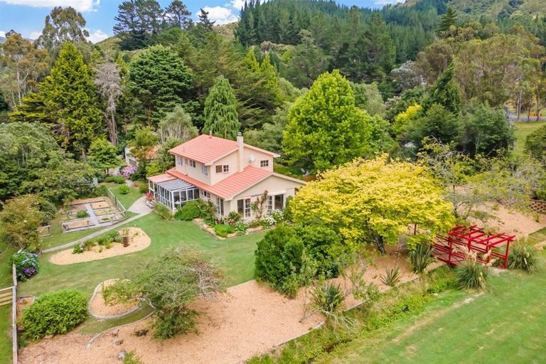 Photo of property in 32 Crowther Road, Wainuiomata, 5373