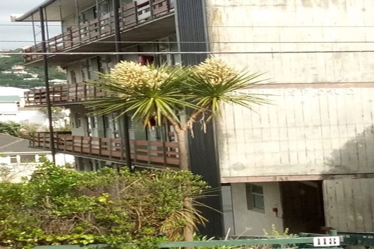 Photo of property in Beresford Apartments, 5/118 Russell Terrace, Berhampore, Wellington, 6023