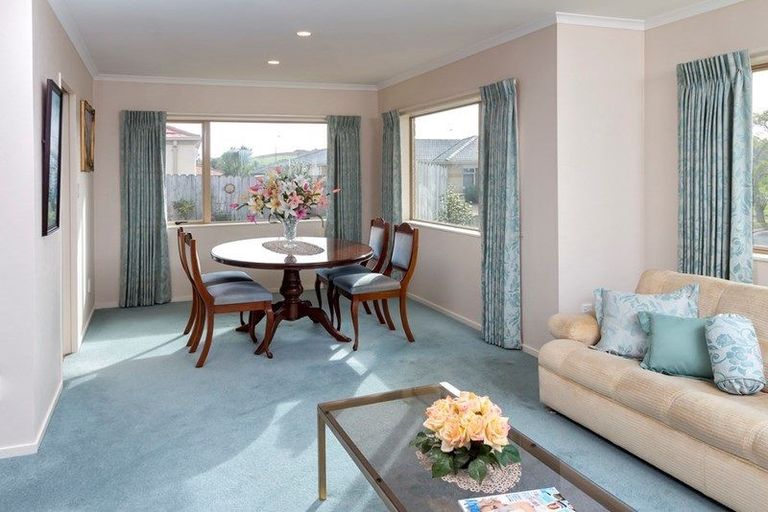 Photo of property in 10 Brosna Place, East Tamaki, Auckland, 2016