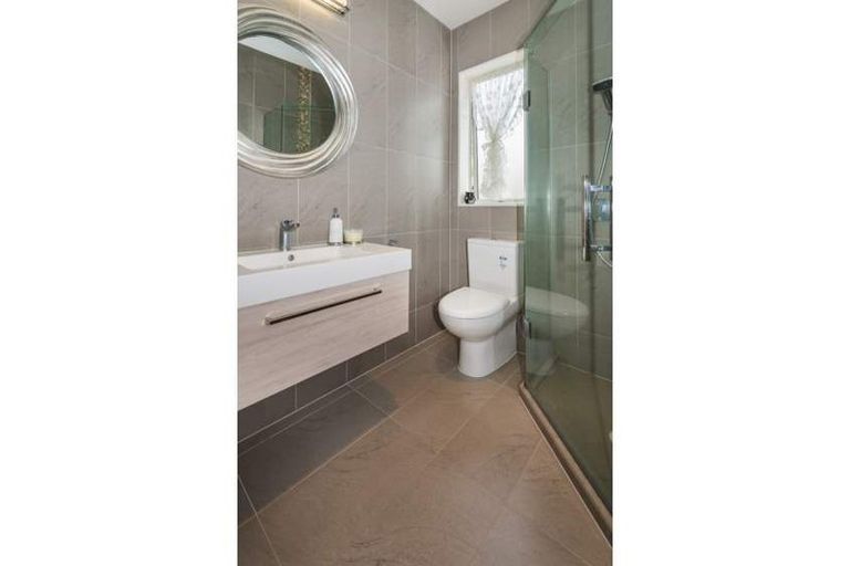 Photo of property in 29a Peach Road, Glenfield, Auckland, 0629