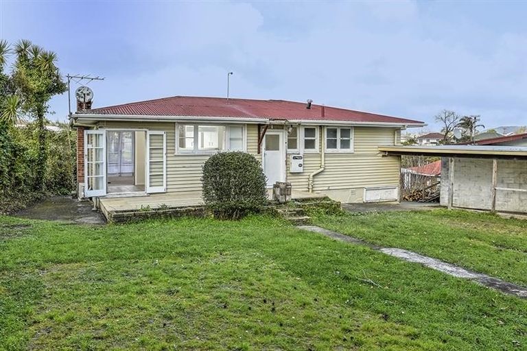 Photo of property in 17 Sheehan Road, Te Atatu South, Auckland, 0610