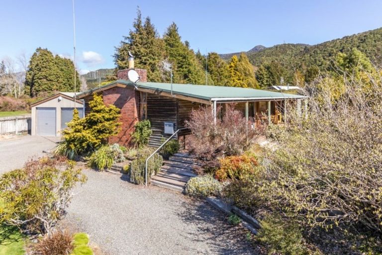 Photo of property in 301 Matariki Street, Tokaanu, Turangi, 3381