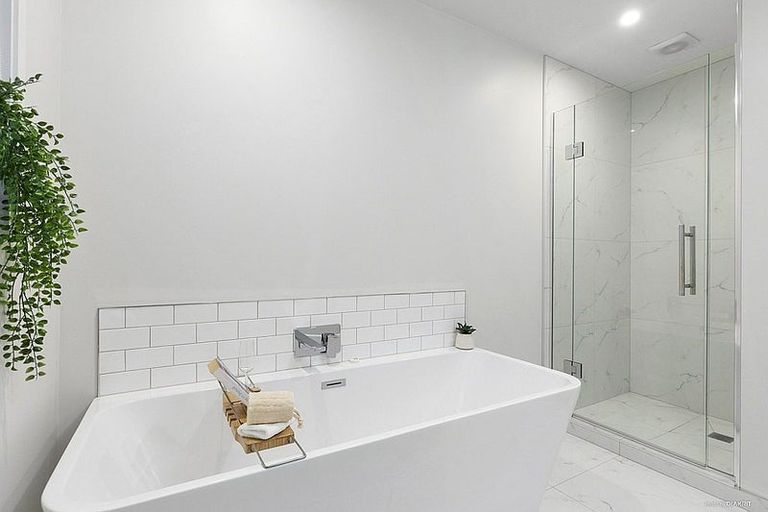 Photo of property in 56e Nicholson Road, Khandallah, Wellington, 6035