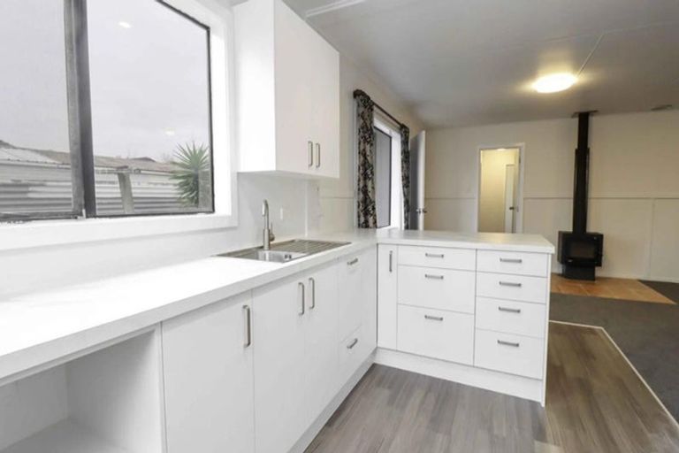 Photo of property in 16 Coromandel Court, Roslyn, Palmerston North, 4414