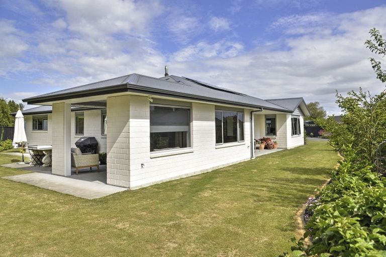 Photo of property in 74 Feist Street, Carterton, 5713