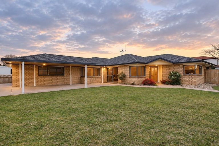 Photo of property in 1 Roderick Place, Rototuna, Hamilton, 3210