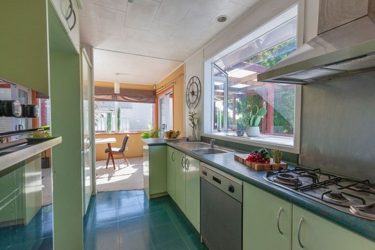 Photo of property in 80 Crawford Avenue, Mangere Bridge, Auckland, 2022