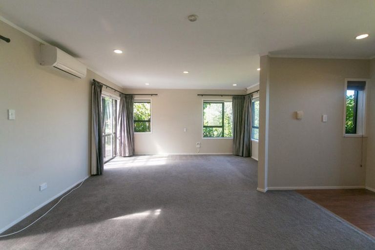 Photo of property in 3 Cairnbrae Court, Northcross, Auckland, 0632