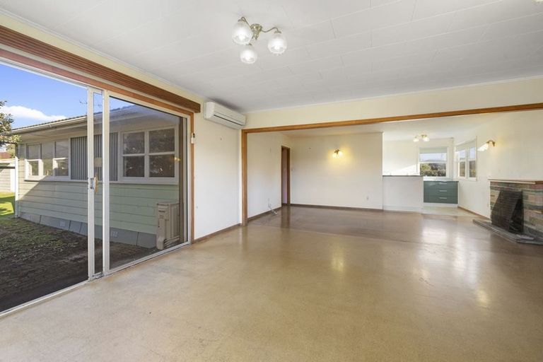 Photo of property in 98 Field Way, Waikanae Beach, Waikanae, 5036