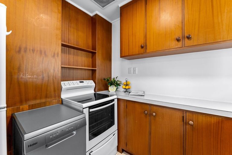 Photo of property in 2/63 Ocean View Road, Hillcrest, Auckland, 0627