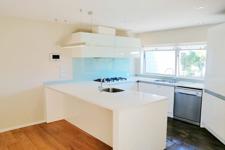 Photo of property in 40 Pin Oak Drive, Schnapper Rock, Auckland, 0632