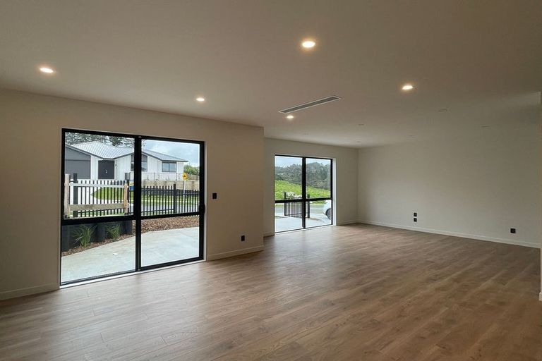 Photo of property in 2 Lumber Rise, Swanson, Auckland, 0614
