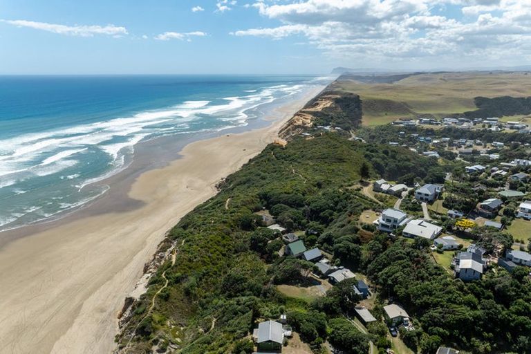 Photo of property in 20 Coates Avenue, Baylys Beach, Dargaville, 0377
