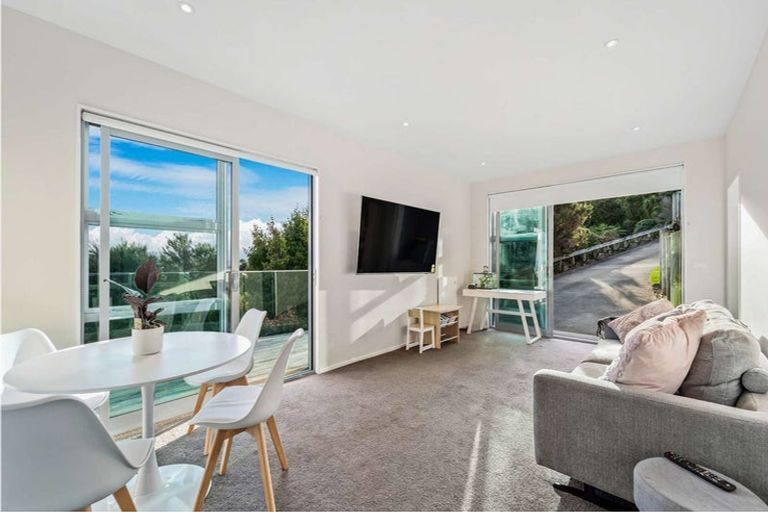 Photo of property in 87 Roberts Road, Matakatia, Whangaparaoa, 0930