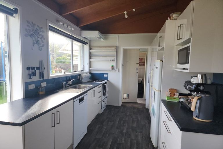 Photo of property in 3 Hawthorn Crescent, Stokes Valley, Lower Hutt, 5019