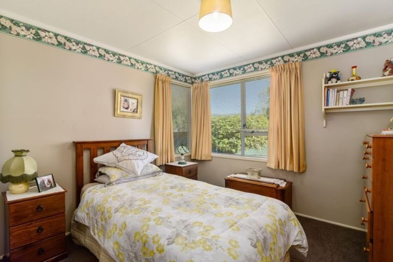 Photo of property in 25 Matthew Place, Kawaha Point, Rotorua, 3010