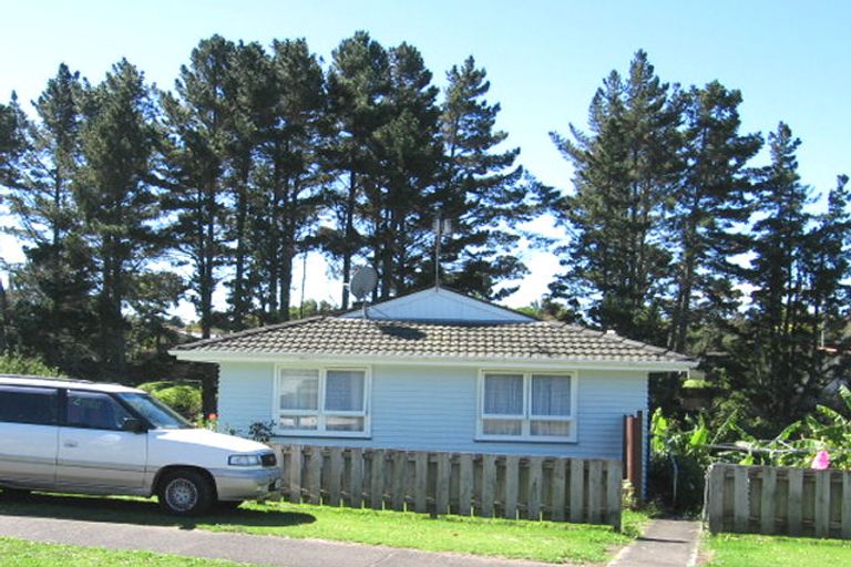 Photo of property in 14 Cecil Beatt Place, West Harbour, Auckland, 0618