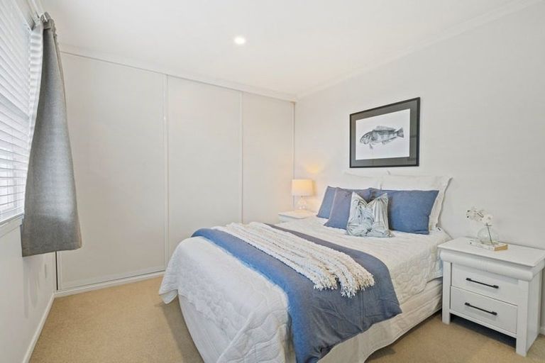 Photo of property in 5 Chevron Place, Castor Bay, Auckland, 0620