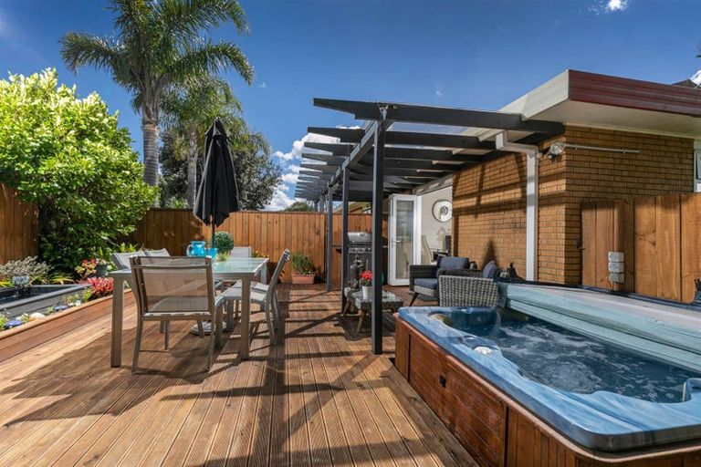 Photo of property in 59 Spence Road, Henderson, Auckland, 0612