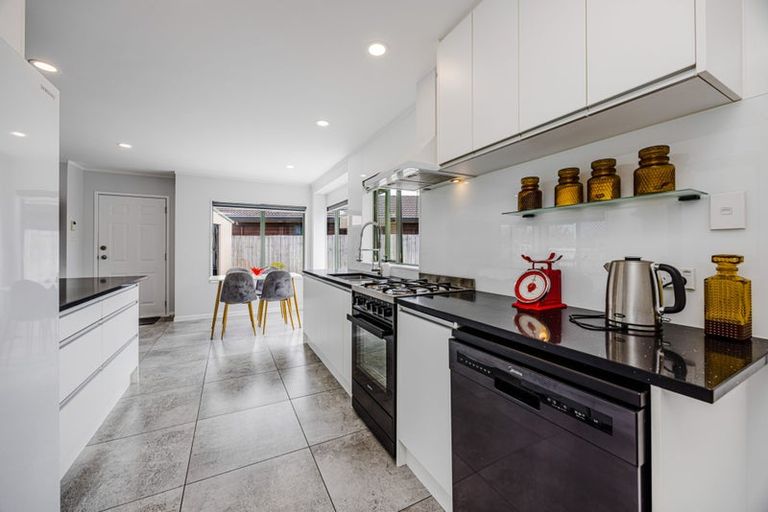 Photo of property in 47 Davington Way, Burswood, Auckland, 2013