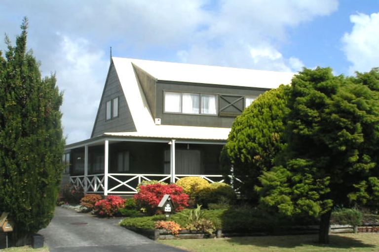 Photo of property in 30 Kennedy Avenue, Forrest Hill, Auckland, 0620