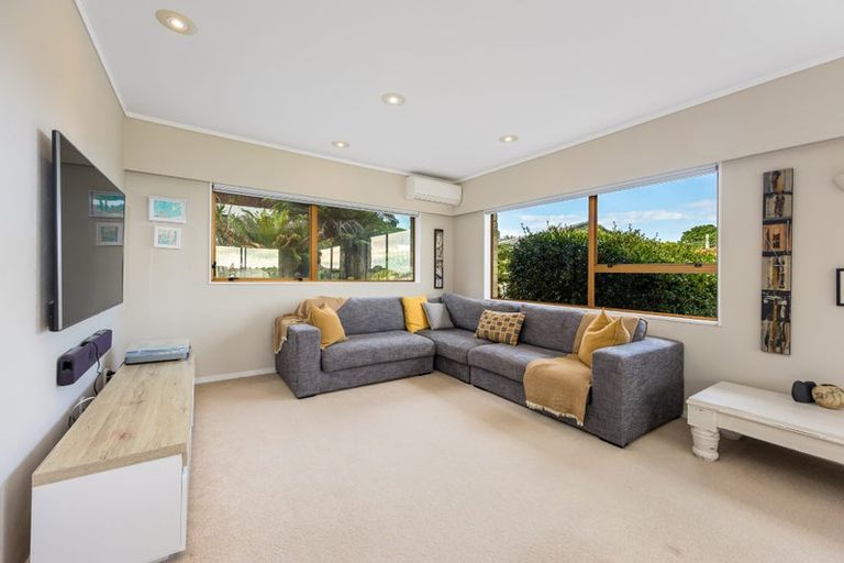Photo of property in 23 King Richard Place, Browns Bay, Auckland, 0630