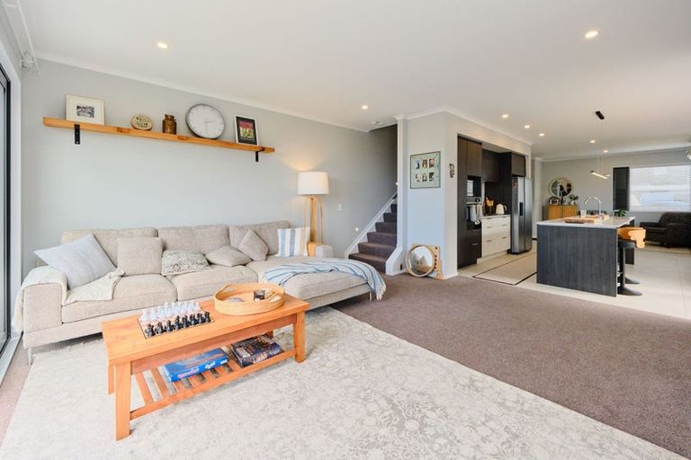 Photo of property in 104 Symes Drive, Red Beach, 0932