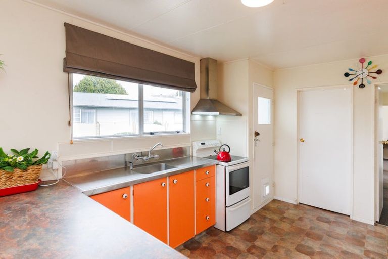 Photo of property in 28 Escort Grove, Awapuni, Palmerston North, 4412