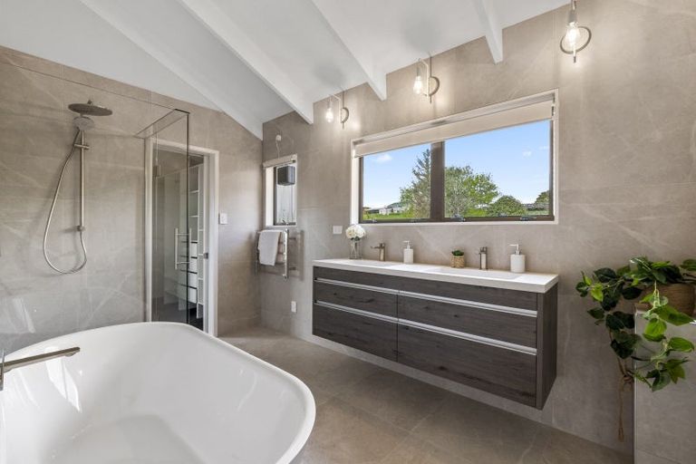 Photo of property in 320 Creightons Road, Clevedon, Papakura, 2582