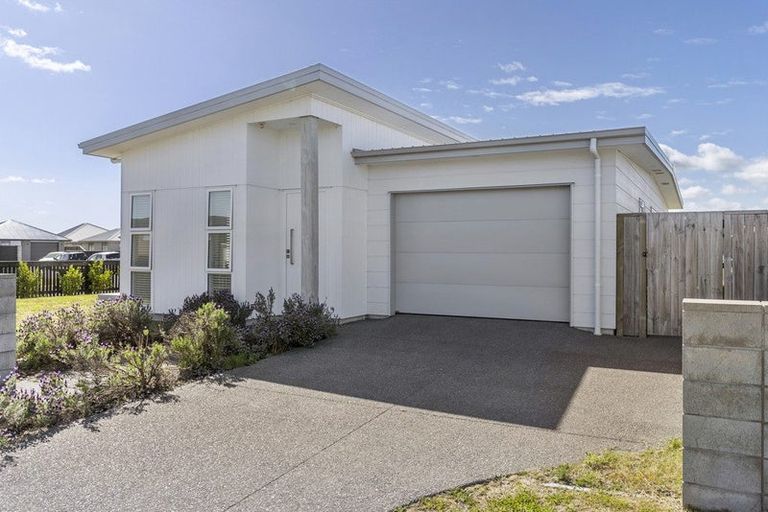 Photo of property in 11 Union Drive, Papamoa, 3118
