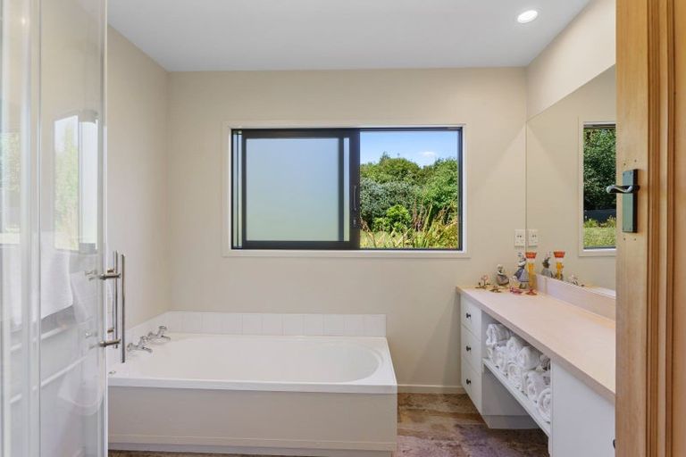 Photo of property in 107 Taylors Road, Otaki, 5583