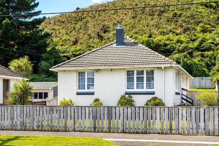 Photo of property in 198 Waddington Drive, Naenae, Lower Hutt, 5011