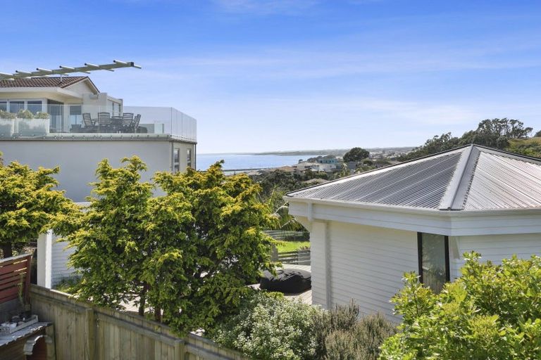 Photo of property in 2/4 Scott Street, Moturoa, New Plymouth, 4310