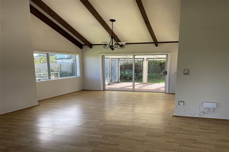 Photo of property in 4 Tadley Court, Goodwood Heights, Auckland, 2105