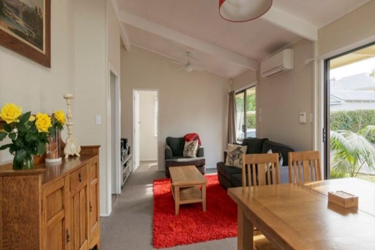 Photo of property in 18a Alberta Street, Point Chevalier, Auckland, 1022