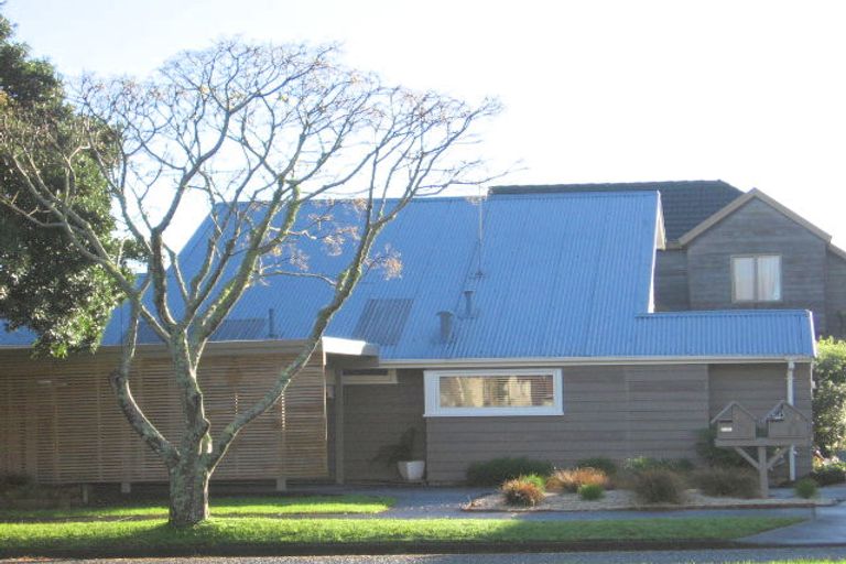 Photo of property in 1/195 Fisher Parade, Farm Cove, Auckland, 2012