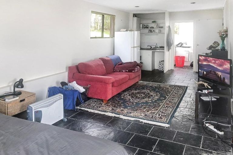 Photo of property in 18 Glencoe Road, Browns Bay, Auckland, 0630