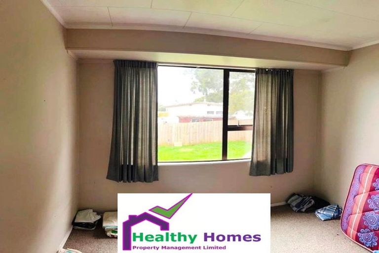 Photo of property in 2/106 Lincoln Road, Henderson, Auckland, 0610