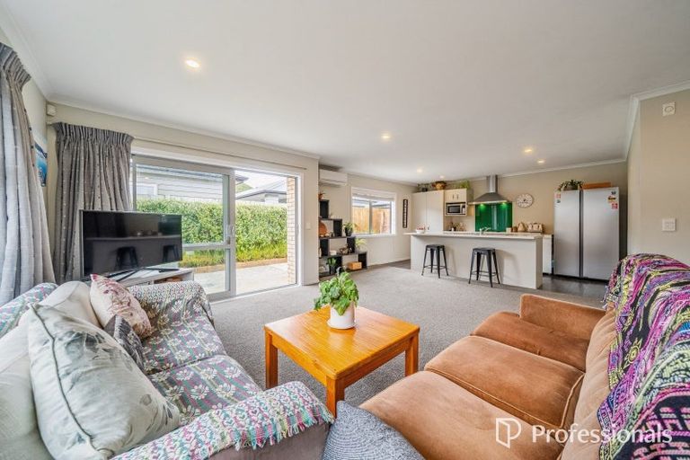 Photo of property in 98 Farmer Crescent, Taita, Lower Hutt, 5011