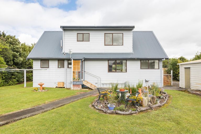 Photo of property in 34 Roberts Line, Kelvin Grove, Palmerston North, 4414