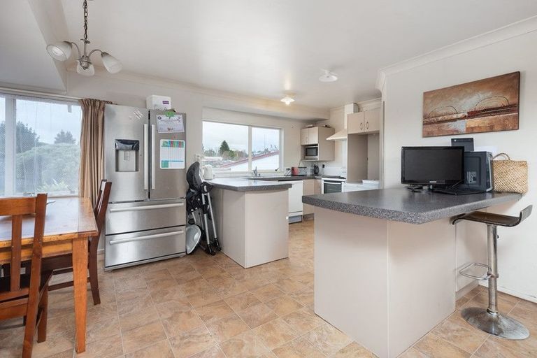 Photo of property in 14a Bayly Place, Te Puke, 3119