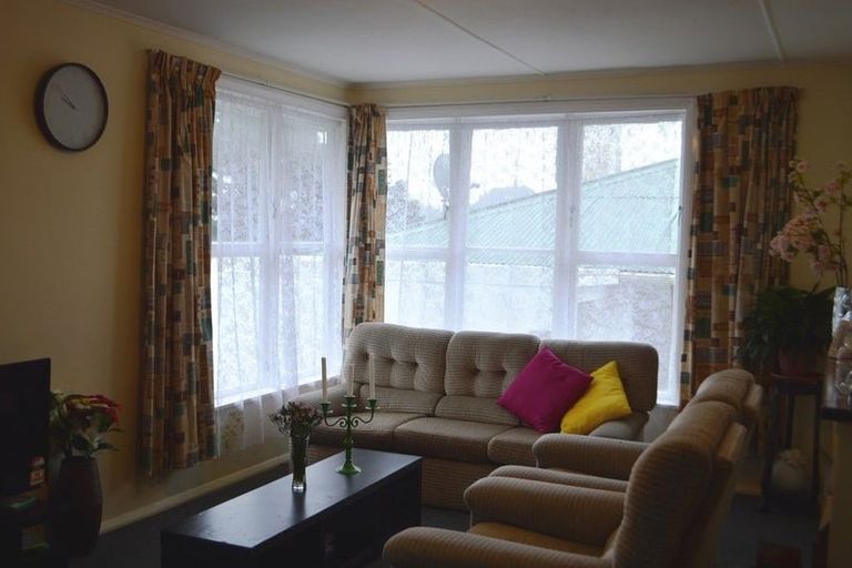 Photo of property in 12 Cornwall Crescent, Cannons Creek, Porirua, 5024