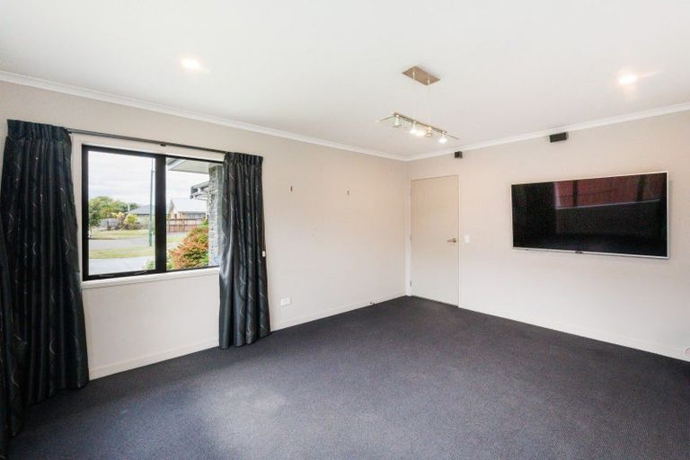 Photo of property in 35 Pegasus Place, Kelvin Grove, Palmerston North, 4414