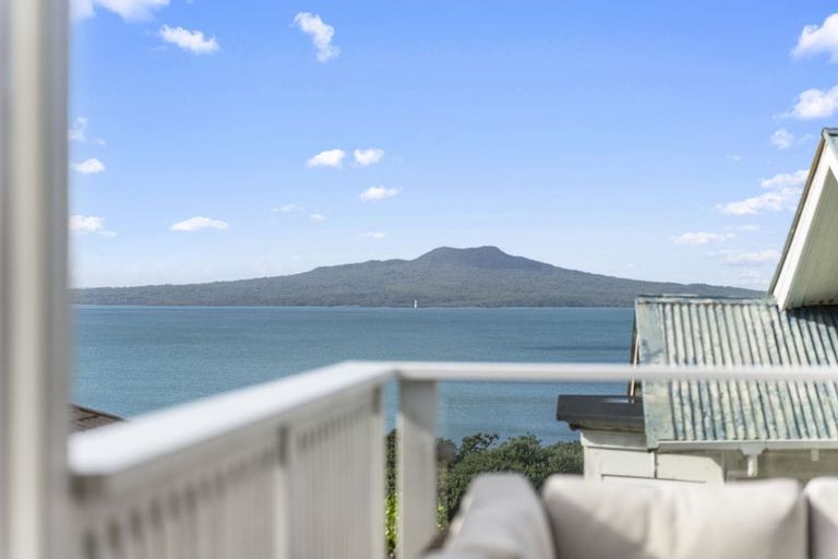 Photo of property in 2/231 Hurstmere Road, Takapuna, Auckland, 0622