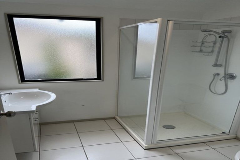 Photo of property in 24 Oakford Close, Riccarton, Christchurch, 8011